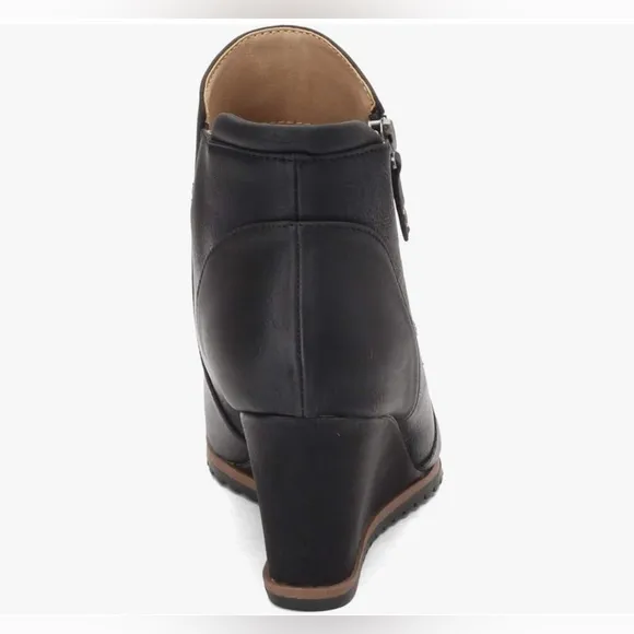 NWOB - NATURALIZER SOUL Women's Black Haley Wedge Ankle Bootie - Size 8