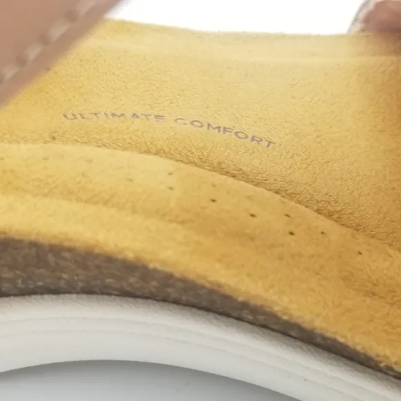 NWOT Clarks April Cove Sandals Blush Leather Cuir Beige Rose, Women's 9.5, SOFT!