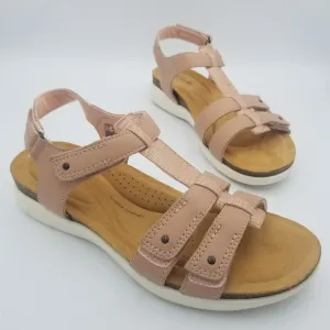 NWOT Clarks April Cove Sandals Blush Leather Cuir Beige Rose, Women's 9.5, SOFT!