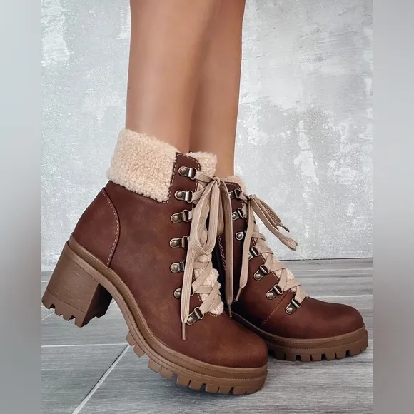 NWOT Fur Lined Leather Brown Heeled Chunky Platform Booties
