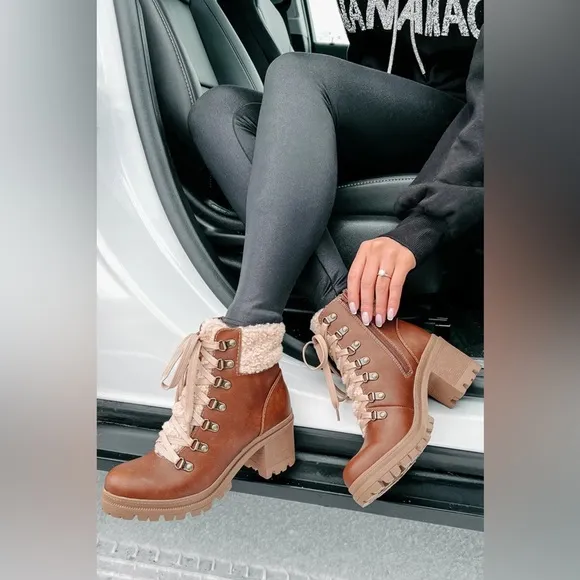 NWOT Fur Lined Leather Brown Heeled Chunky Platform Booties