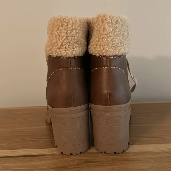 NWOT Fur Lined Leather Brown Heeled Chunky Platform Booties