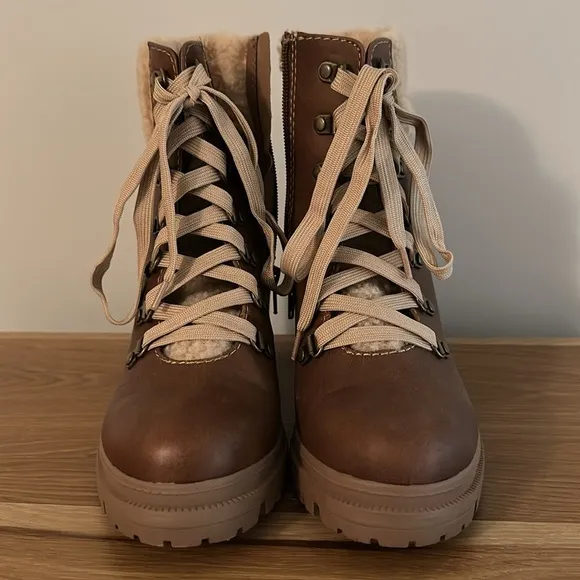 NWOT Fur Lined Leather Brown Heeled Chunky Platform Booties