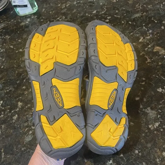 NWOT Keen Weatherproof Sandals! Size 5