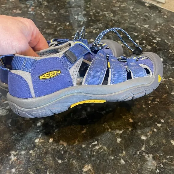 NWOT Keen Weatherproof Sandals! Size 5