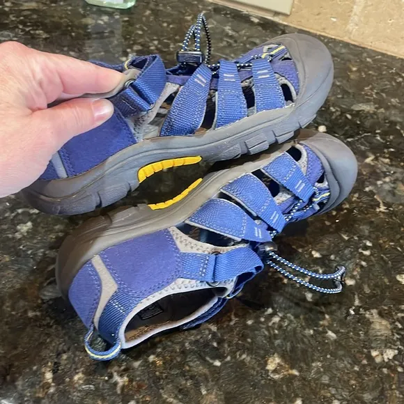 NWOT Keen Weatherproof Sandals! Size 5
