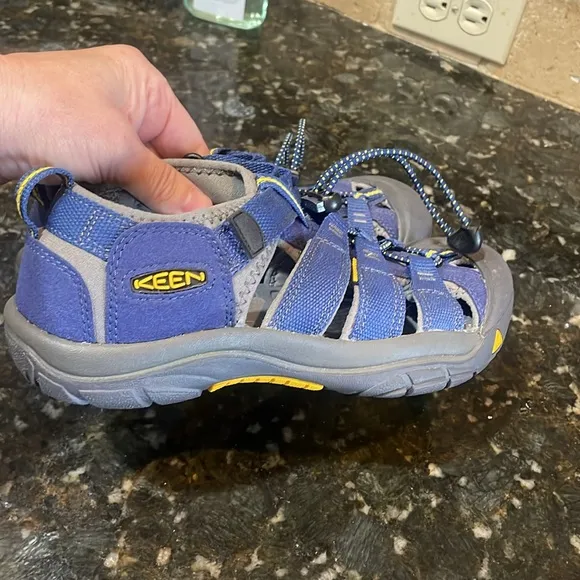 NWOT Keen Weatherproof Sandals! Size 5