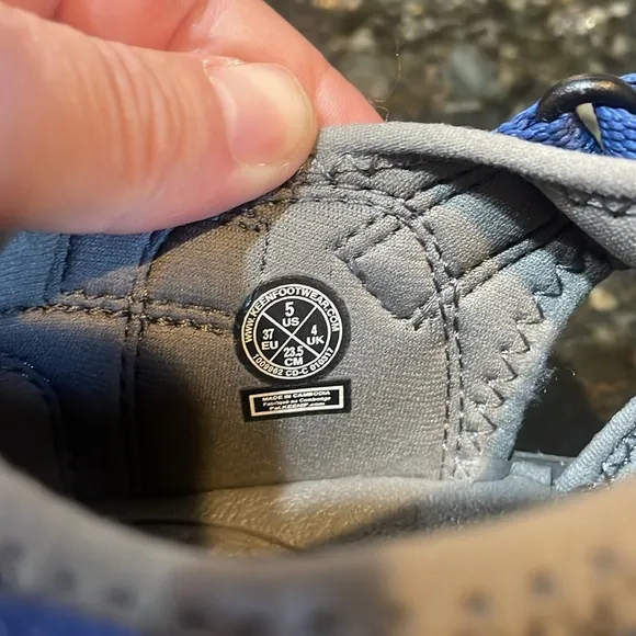 NWOT Keen Weatherproof Sandals! Size 5