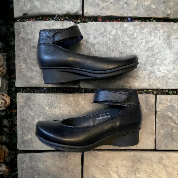 NWOT Loints of Holland Sydney leather ankle strap Mary Jane shoes