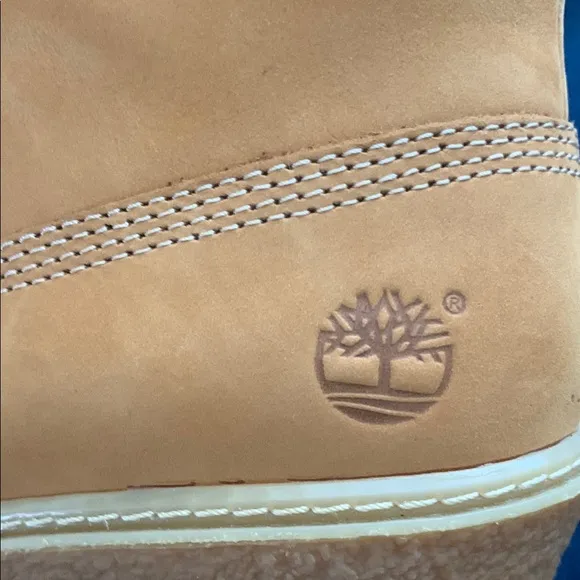NWOT Timberland Lace Up Boots Tan and Black Rugged Design.