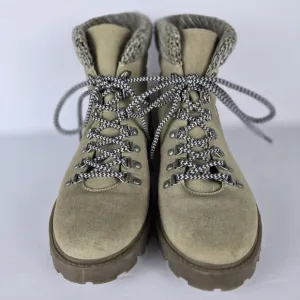 NWOTCleo Wolf Women's BeigeSuede LeatherLace UpSoftToeFashion AnkleBoots Size 11