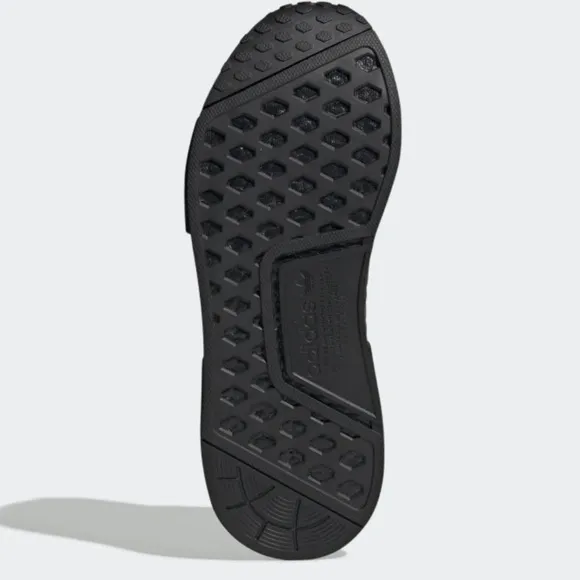 𝅺NWT ADIDAS NMD_R1 Triple Black Size 5