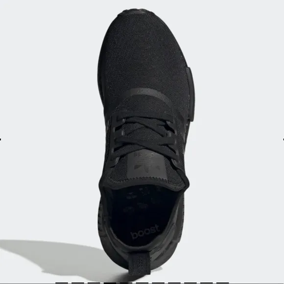 𝅺NWT ADIDAS NMD_R1 Triple Black Size 5
