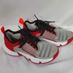 NWT Adidas Trae Unlimited Boys basketball shoes, size 4.5