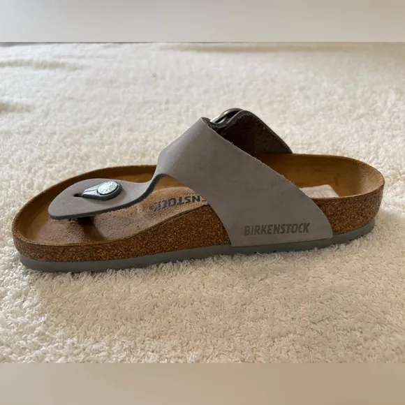 NWT Birkenstock Gizeh Big Buckle Sandals Size 36 / 5 dove gray