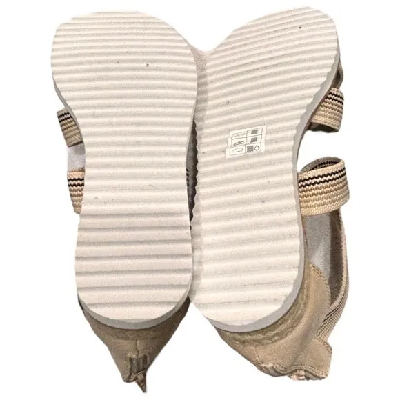 NWT BOBS from Skechers Women's Desert Kiss Sandals Candid Gal/Cream Size‎ 8.5