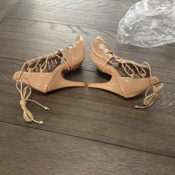NWT BURJU Magdelora Open Toe Cut Out Lace Up Heeled Sandals | Size 5