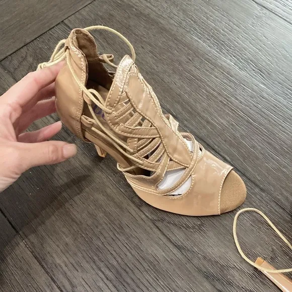 NWT BURJU Magdelora Open Toe Cut Out Lace Up Heeled Sandals | Size 5