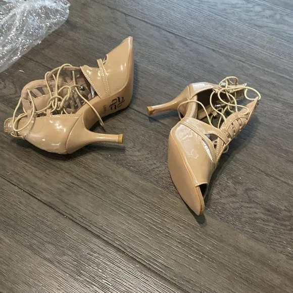 NWT BURJU Magdelora Open Toe Cut Out Lace Up Heeled Sandals | Size 5