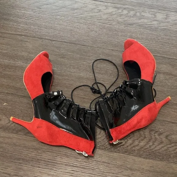 NWT BURJU Ryann Lace Up Open Toe Strappy Ankle Boots | red/black 10.5