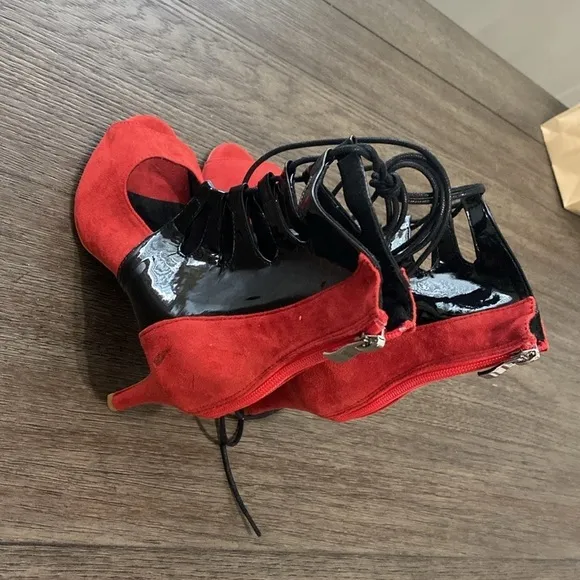 NWT BURJU Ryann Lace Up Open Toe Strappy Ankle Boots | red/black 10.5
