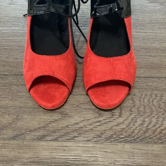 NWT BURJU Ryann Lace Up Open Toe Strappy Ankle Boots | red/black 10.5