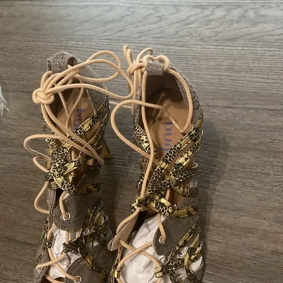 NWT BURJU Vaneno Open Toe Lace Up Stiletto Heeled Sandals | Size 10.5