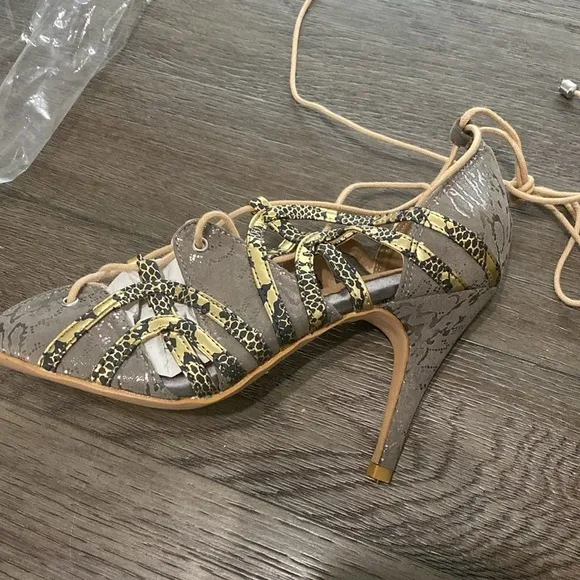 NWT BURJU Vaneno Open Toe Lace Up Stiletto Heeled Sandals | Size 10.5