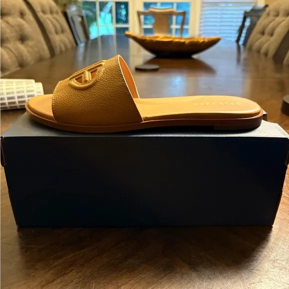 NWT Cole Haan Flynn Logo Slide Sandals (Size 8.5 B)