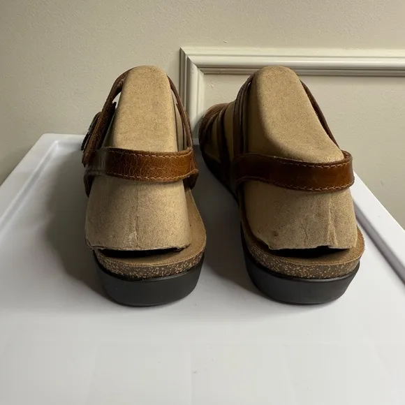 NWT, Dansko Roslyn Tan Waxy Burnished size 42