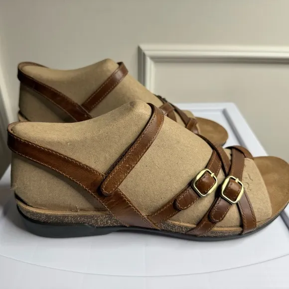 NWT, Dansko Roslyn Tan Waxy Burnished size 42