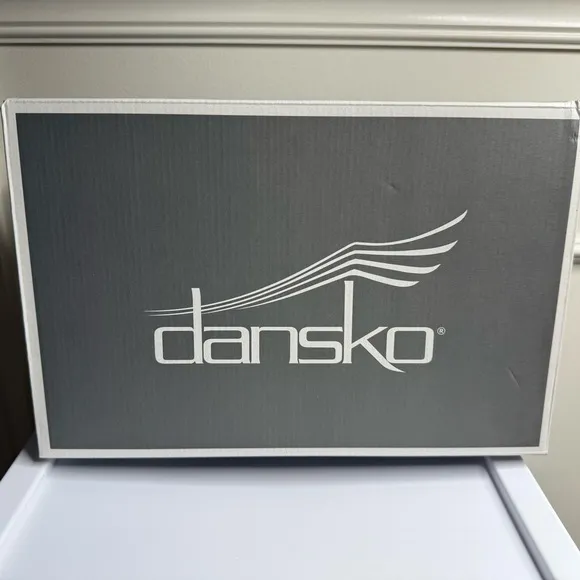 NWT, Dansko Roslyn Tan Waxy Burnished size 42