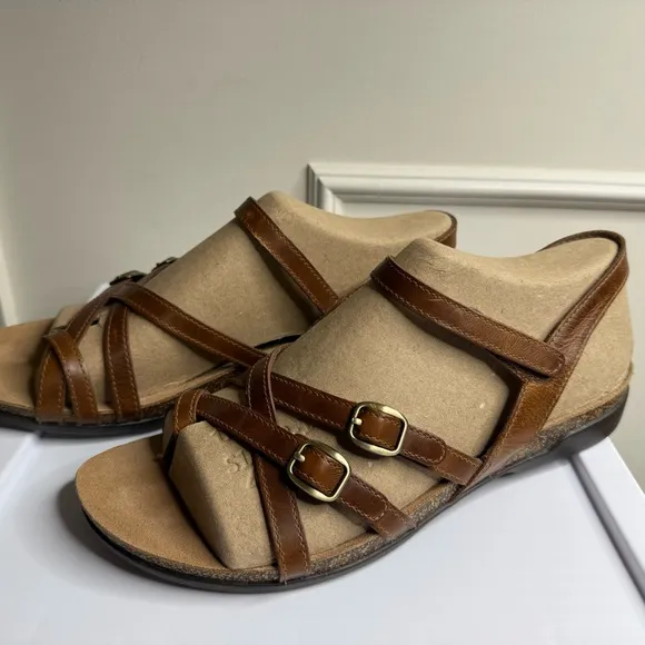 NWT, Dansko Roslyn Tan Waxy Burnished size 42