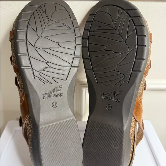 NWT, Dansko Roslyn Tan Waxy Burnished size 42