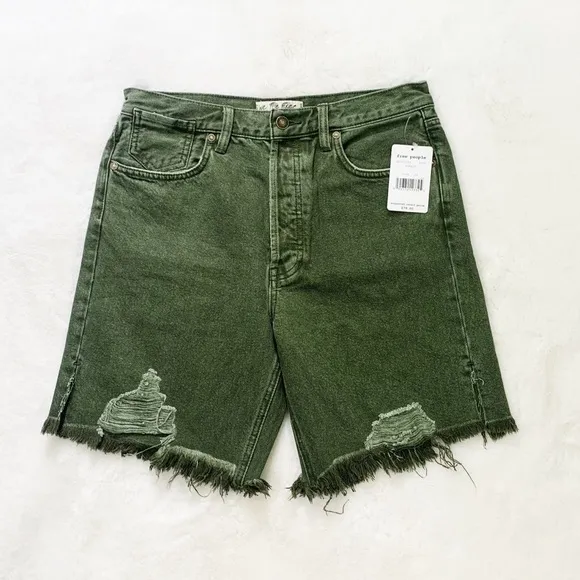 NWT Free People Sequoia Mid Length Distressed Bermuda Short In Forest Green