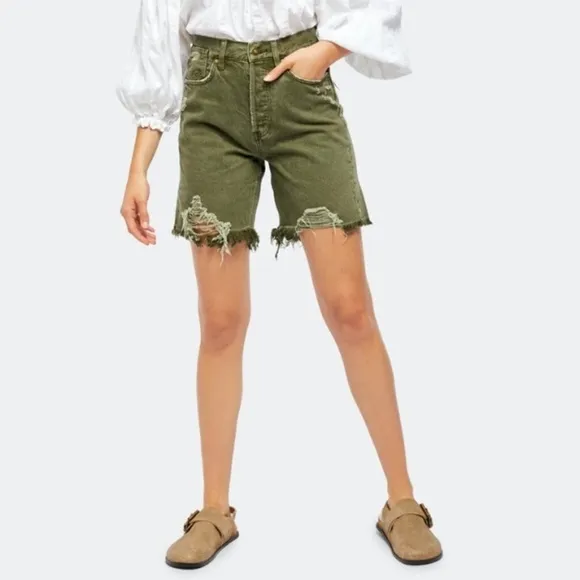 NWT Free People Sequoia Mid Length Distressed Bermuda Short In Forest Green