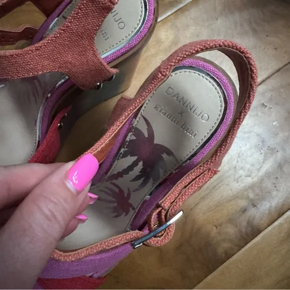 NWT Gianni Bini x DANNIJO Jo Ombre Rainbow Platform Wedge Sandals Sz 8,5