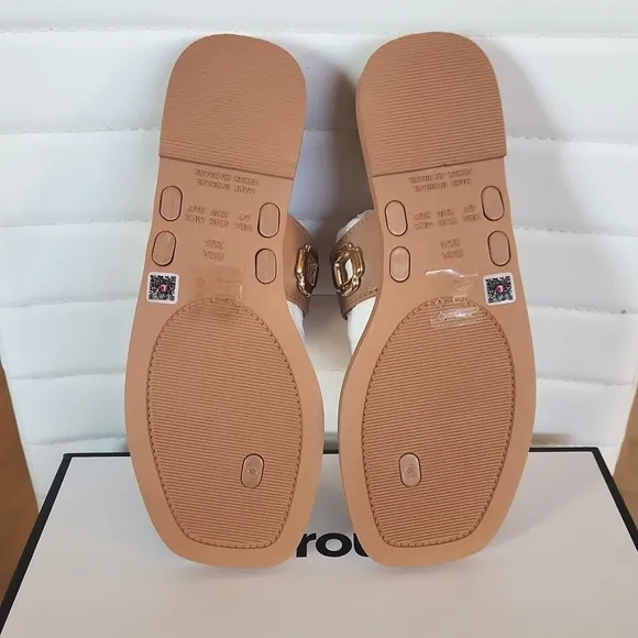 NWT Larroude Womens Milan S Sandals in Tan PVC Size 6/7 Flip Flops Thong Sandal