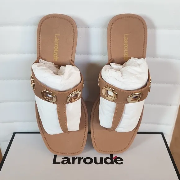 NWT Larroude Womens Milan S Sandals in Tan PVC Size 6/7 Flip Flops Thong Sandal