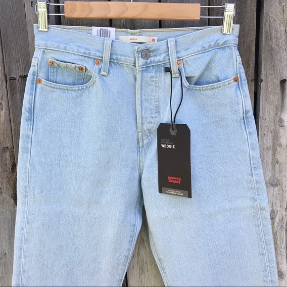 NWT Levi’s Wedgie Icon Fit Jean Signal Lost 26