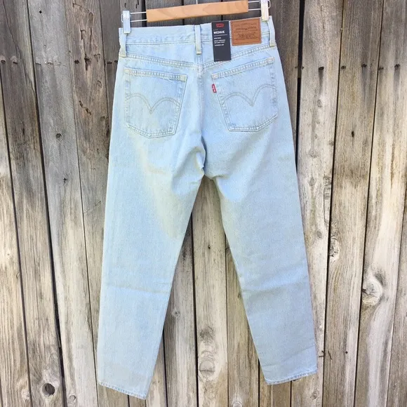 NWT Levi’s Wedgie Icon Fit Jean Signal Lost 26