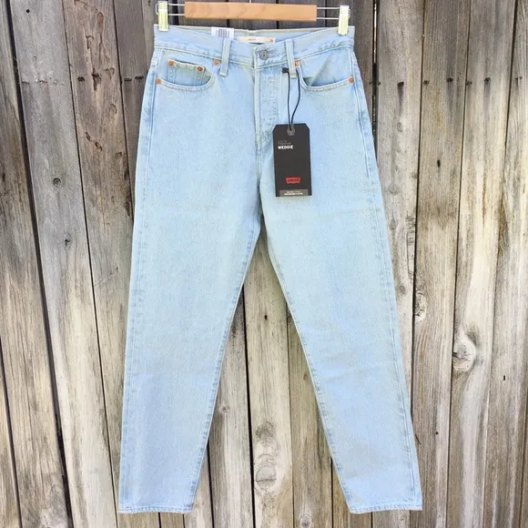 NWT Levi’s Wedgie Icon Fit Jean Signal Lost 26