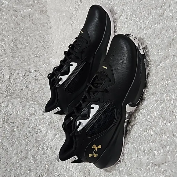 NWT Men's Under Armour Basketball Shoes