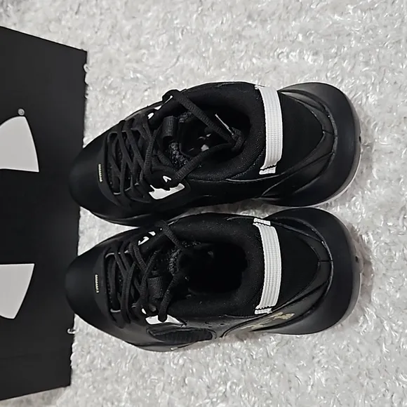 NWT Men's Under Armour Basketball Shoes