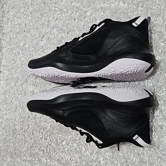 NWT Men's Under Armour Basketball Shoes