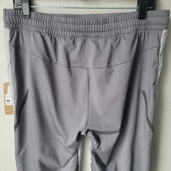 NWT ON Cloud Running Pants, Size Medium, Color Glacier/Rock