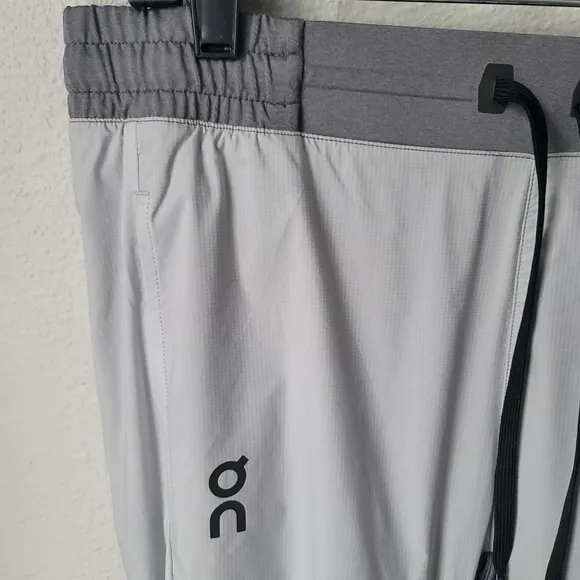 NWT ON Cloud Running Pants, Size Medium, Color Glacier/Rock