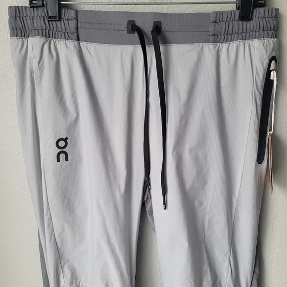 NWT ON Cloud Running Pants, Size Medium, Color Glacier/Rock