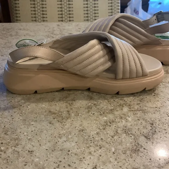 NWT Paul Green Pramet Blush Sandals Size 5 (US 7)