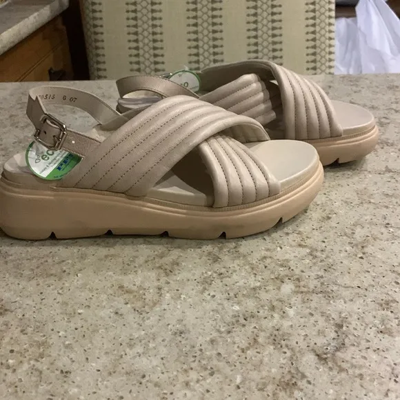 NWT Paul Green Pramet Blush Sandals Size 5 (US 7)